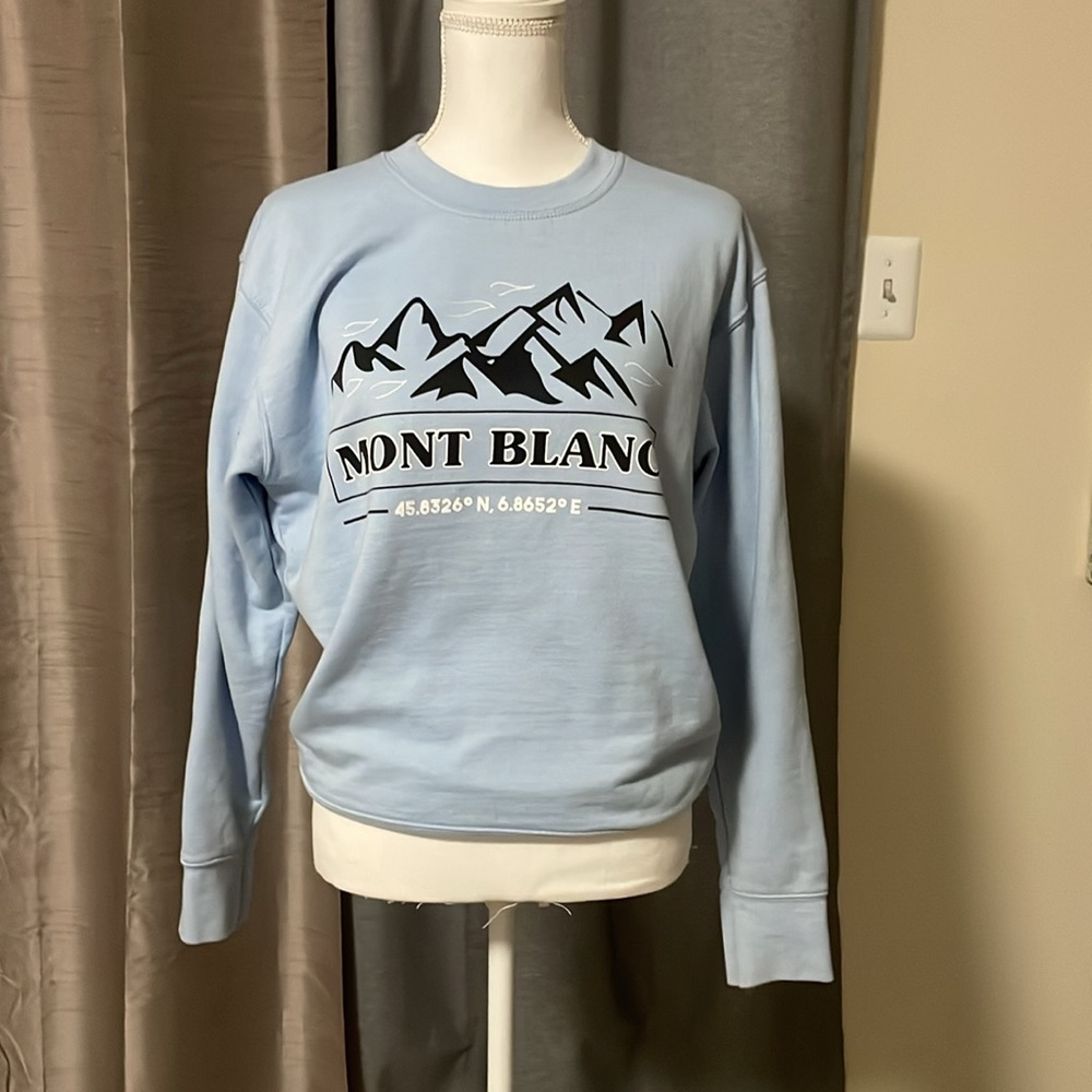 This is a Boohoo sky blue Mont Blanc graphic print sweatshirt. Size M - Picture 2 of 6